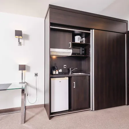 Westotel Life Nantes شقة فندقية كاركفو