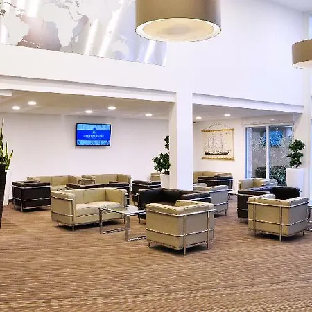 Westotel Life Nantes شقة فندقية كاركفو