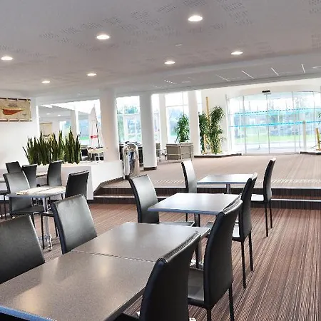 Westotel Life Nantes 4* كاركفو