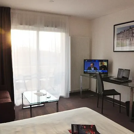 Westotel Life Nantes شقة فندقية